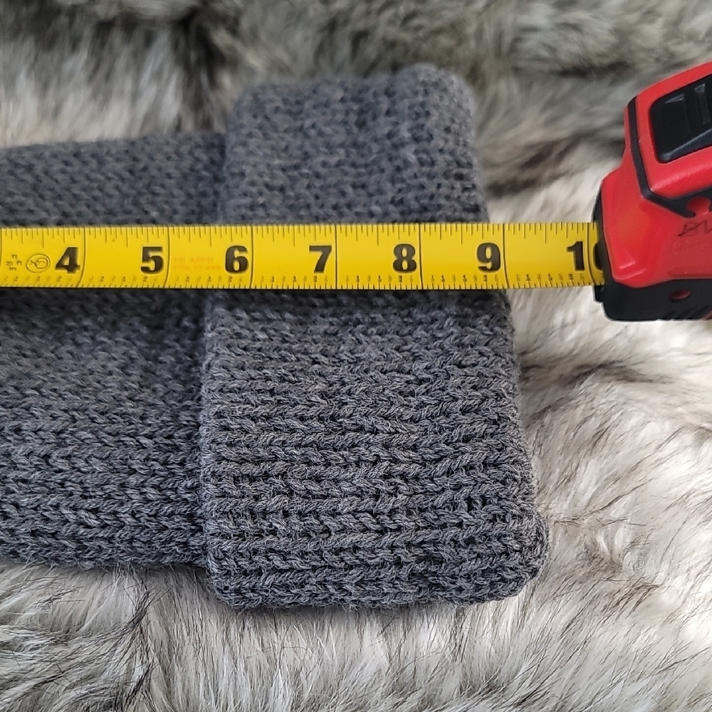 Stylish Gray Knit Pom-Pom winter Beanie - Picture 6 of 7